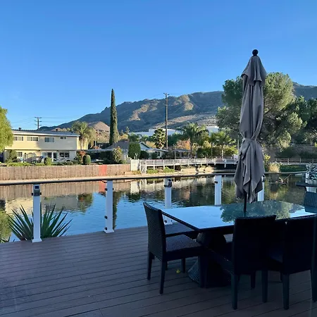 Lakefront House With Breath Taking Views